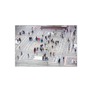 P-10-101-101-110-0040-1.jpg;full color, busy, street, people, pigeons, urban, city